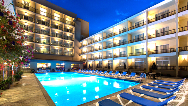<who>Photo credit: Coast Capri Hotel</who>The Coast Capri has a courtyard pool, convention and meeting space and a restaurant.