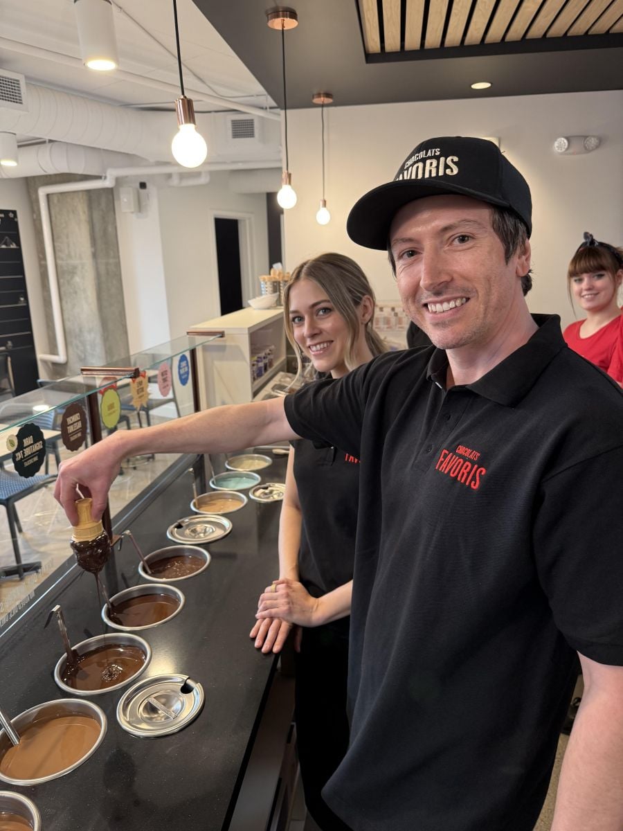 </who> Franchisees Jezabel Pouliot and Jay Hedley at the chocolate dip counter.