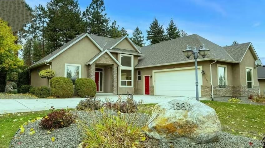 </who>This three-bedroom, two-bathroom, 1,843-square-foot house on Bayview Court in West Kelowna is listed for sale for $969,900, which is just a little more than the $966,500 benchmark selling price of a typical single-family home in the Central Okanagan in December.