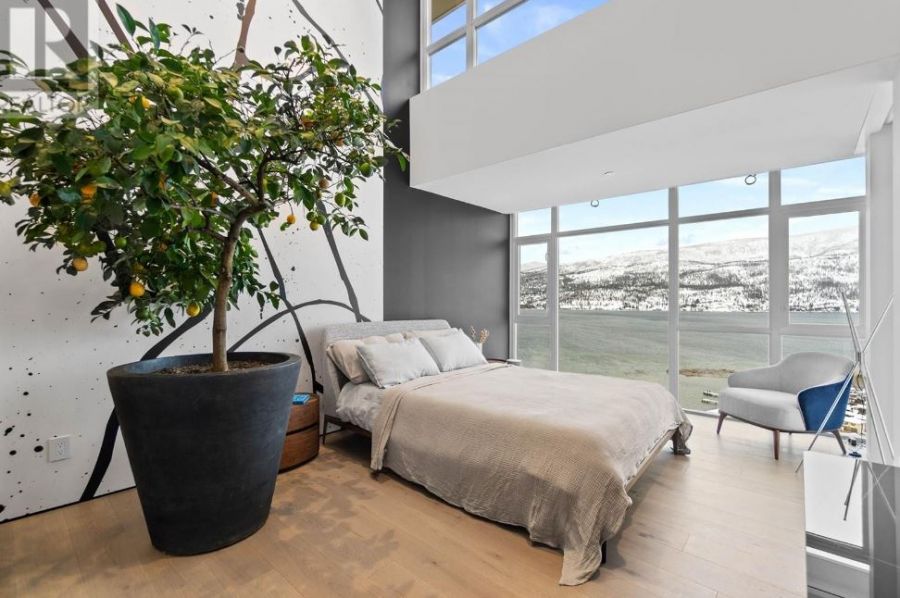 </who>The primary bedroom with a 15-foot lemon tree and stunning view.