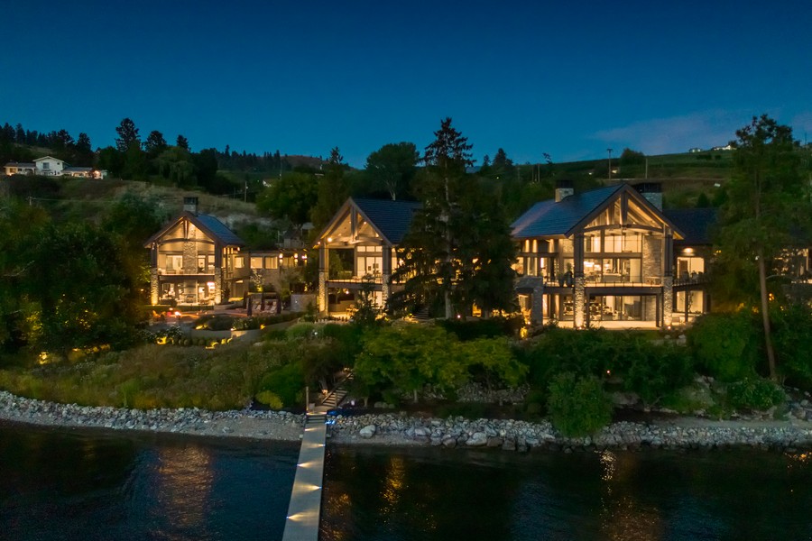 </who>A nightime look.