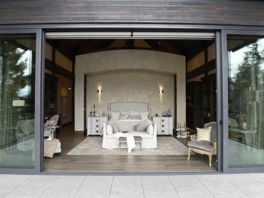 </who>The master bathroom.