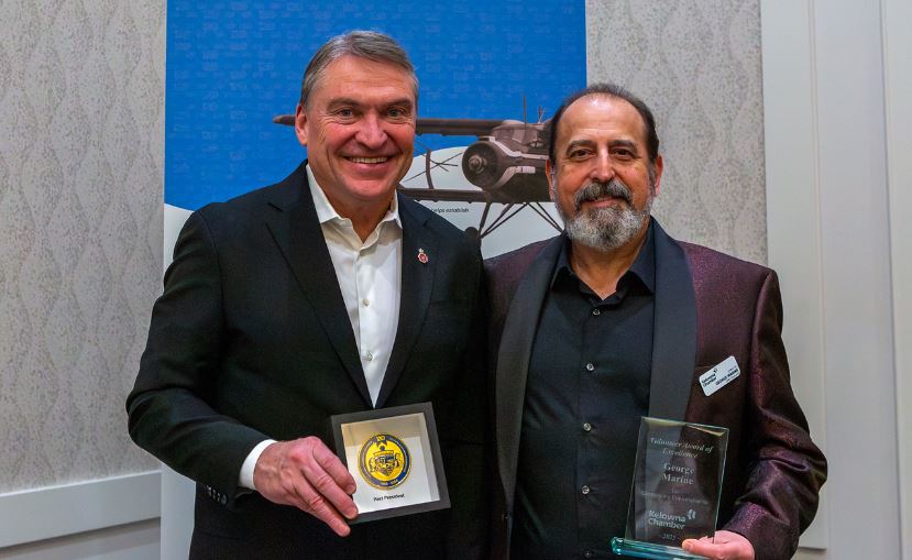 </who>Kelowna Mayor Tom Dyas, left, with volunteer of the year George Marine of GMK Consulting.