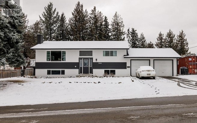 </who>This four-bedroom, two-bathroom, 2,128-square-foot house on Beverly Place in West Kelowna is listed for sale for $1,020,000, which is just a little bit more than the $1,009,100 benchmark selling price of a typical single-family home in the Central Okanagan in February.