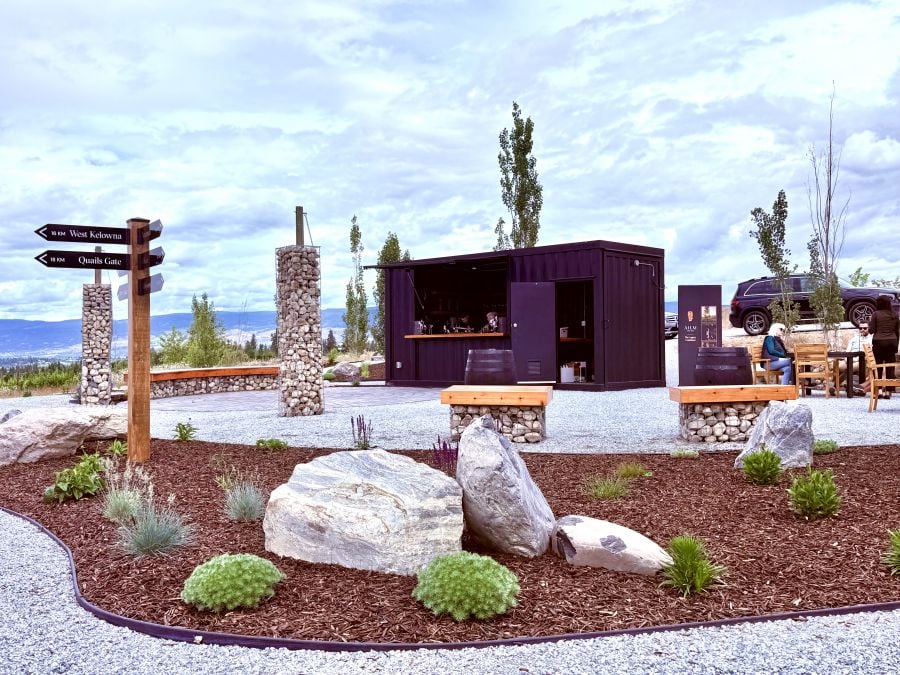 </who>The pop-up is a sea can, outdoor tables, awesome wines and incredible views.