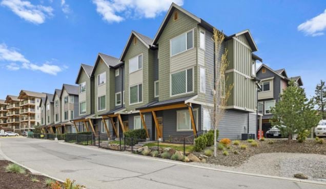 </who>A three-bed, three-bath, 1,476-square-foot townhouse in the Era complex in West Kelowna is listed for sale for $674,900, which is just a little less than the $675,700 benchmark selling price of a typical townhouse in the Central Okanagan in December.