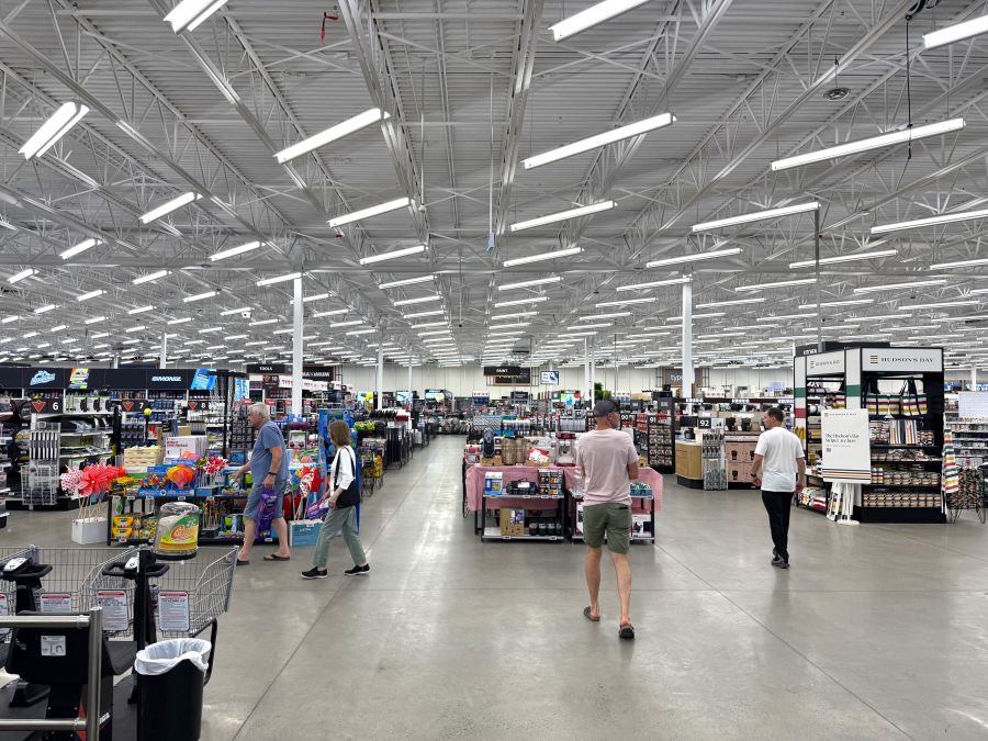 </who>107,000-square-feet of retail space, 209,000-square-feet total with warehouse, auto service centre and garden centre.